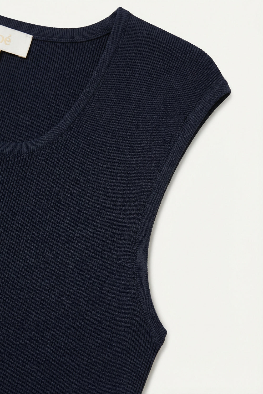 Top in maglia senza maniche a coste blu navy per stratificare