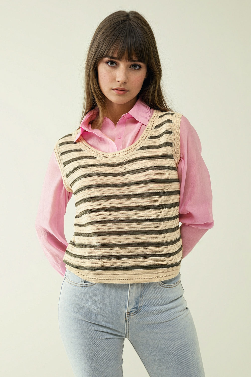 Q2 Top in maglia senza maniche color crema con strisce khaki