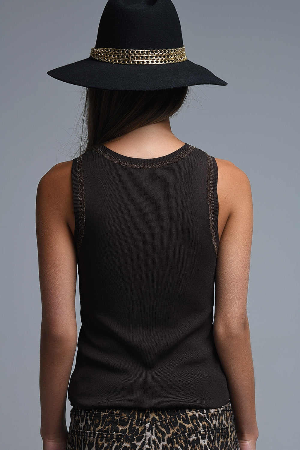 Top marrone senza maniche in maglia con finiture metalliche