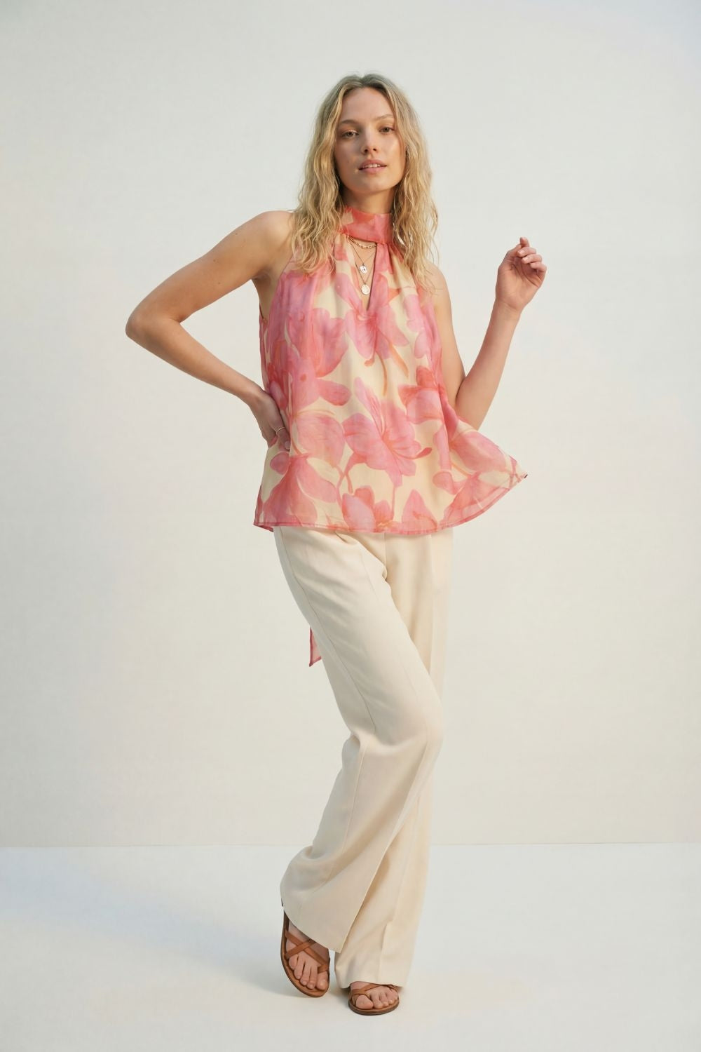 Top rosa in chiffon morbido e floreale