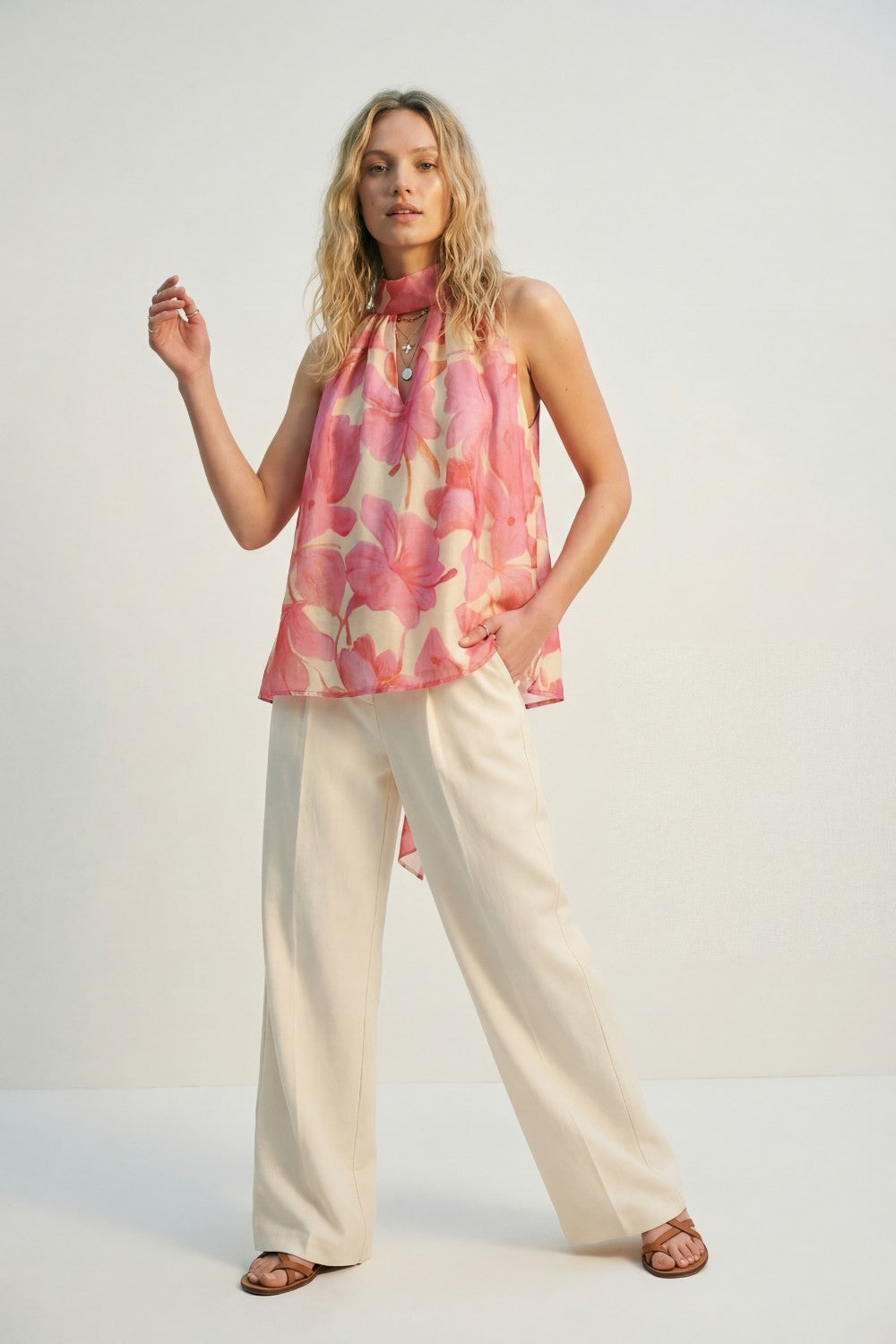 Top rosa in chiffon morbido e floreale