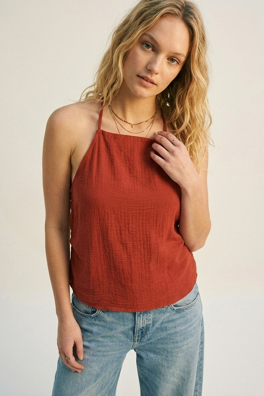 Top senza maniche con collo all'americana texture terracotta