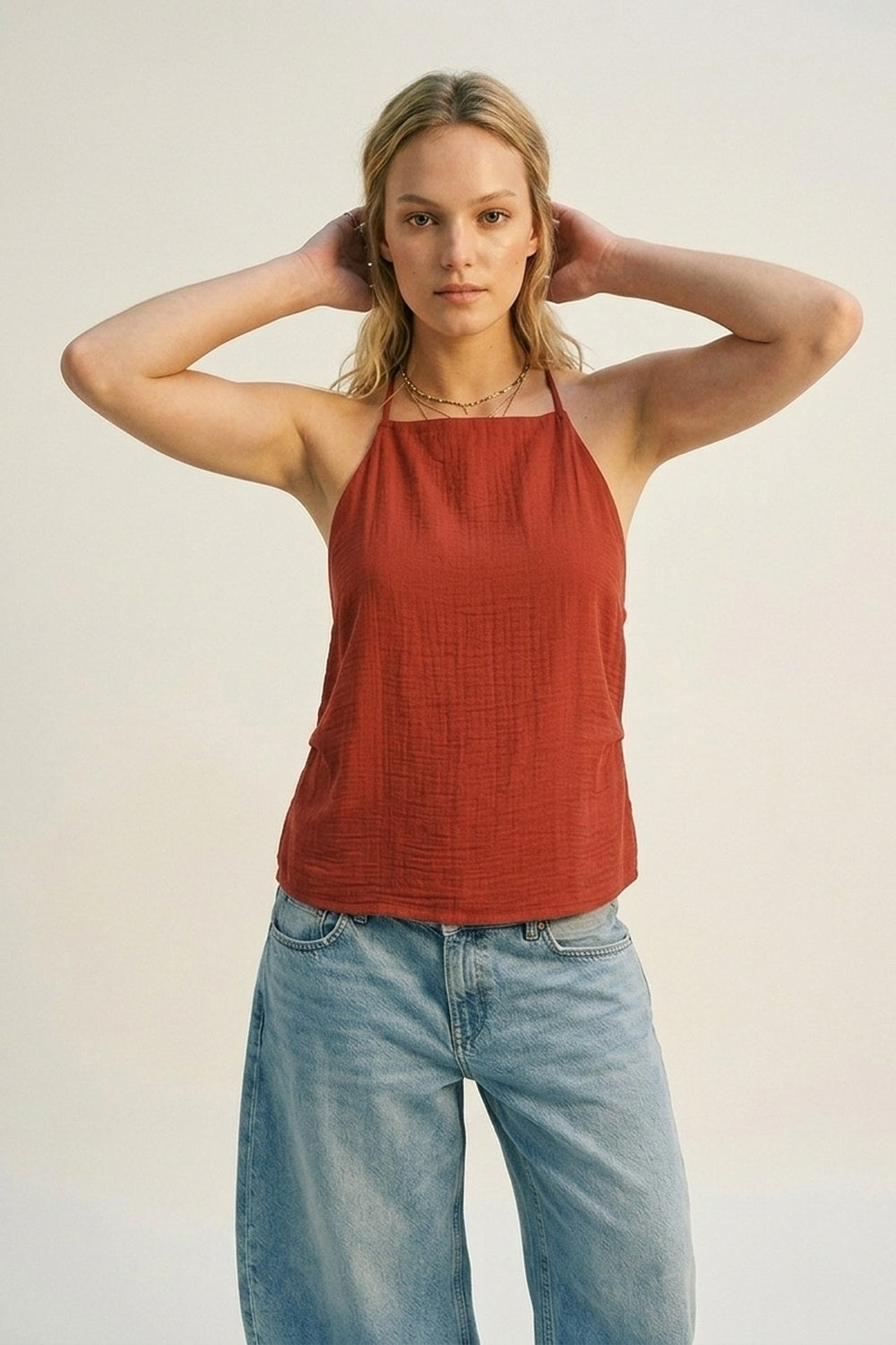 Top senza maniche con collo all'americana texture terracotta