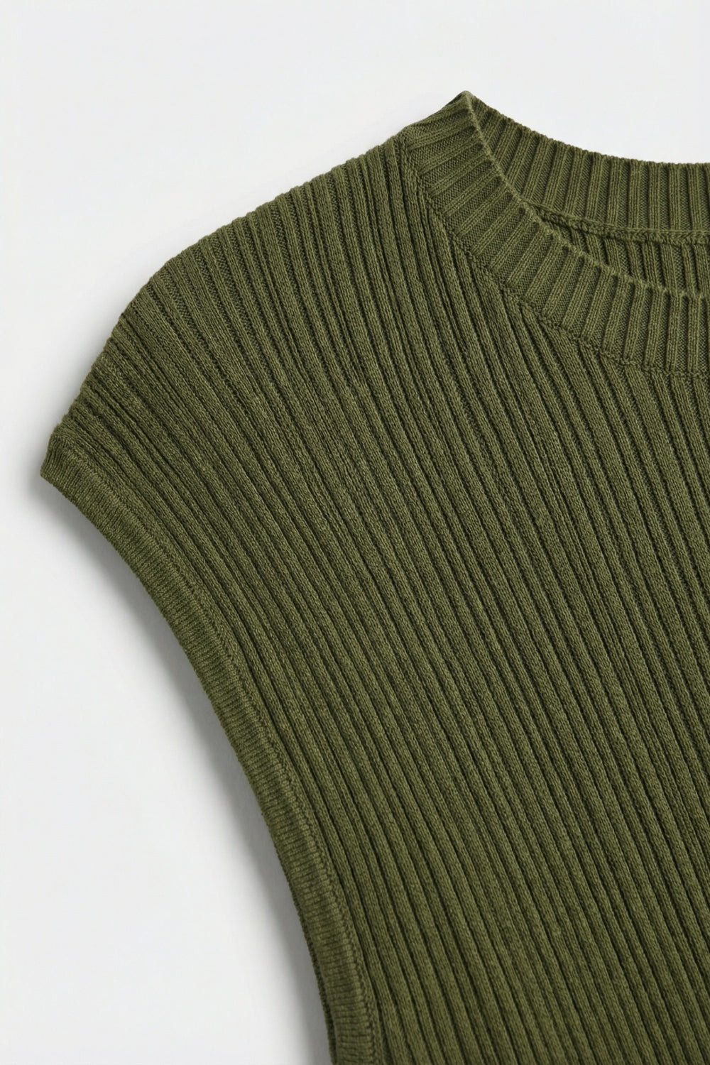top senza maniche in maglia a coste fine di colore verde oliva