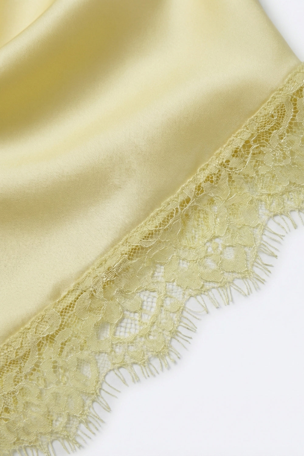Top senza maniche in raso giallo con bordi in pizzo