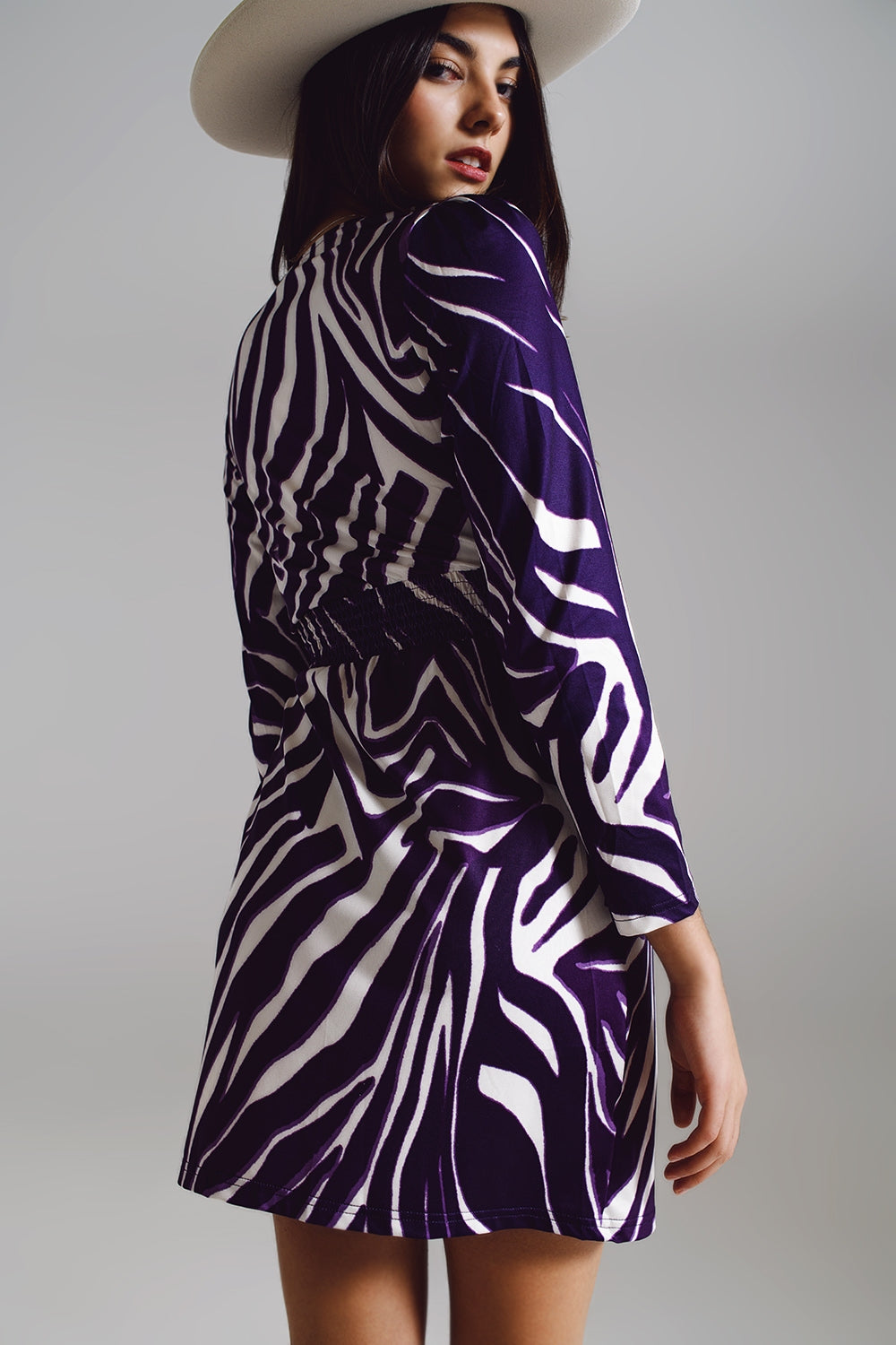 Vestito a maniche lunghe con cintura a stampa zebra crema e viola