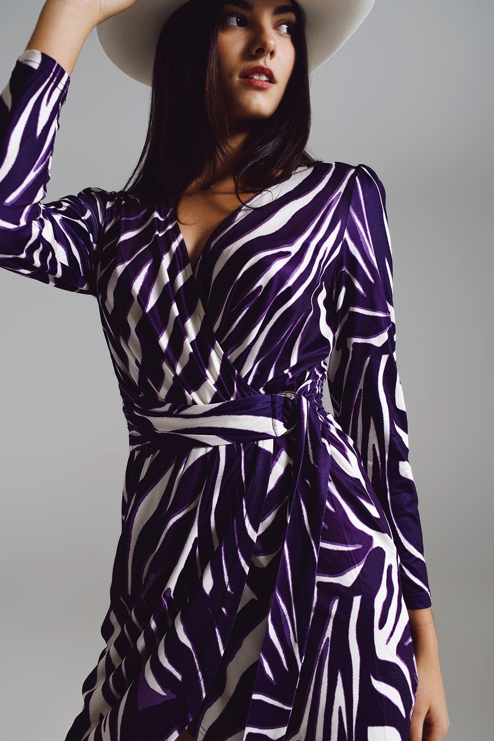 Vestito a maniche lunghe con cintura a stampa zebra crema e viola