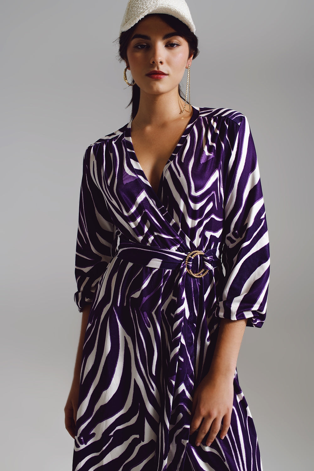 Vestito midi avvolgente con cintura in stampa zebra viola e crema