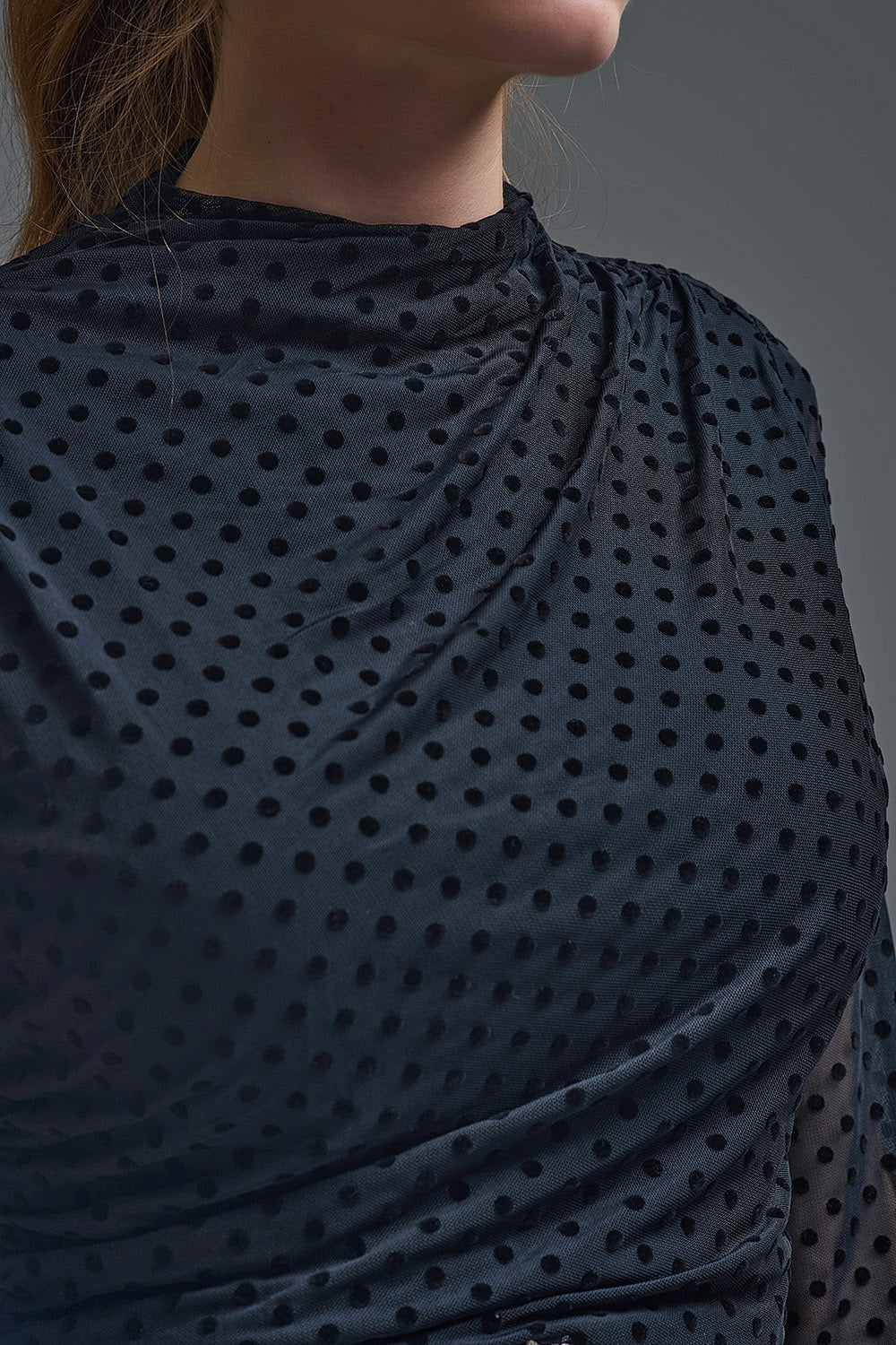 Vestito midi chic nero a pois trasparenti