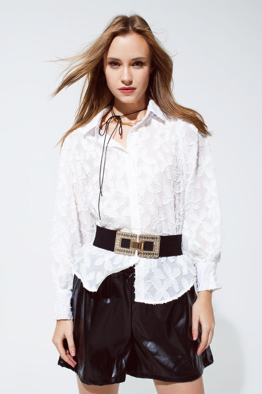 Q2 Blusa bianca con motivo floreale