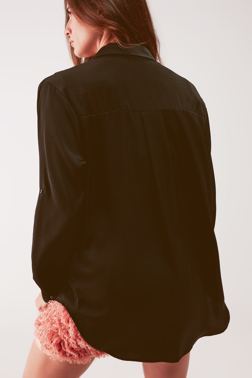 Camicia comoda a maniche lunghe in raso color nero