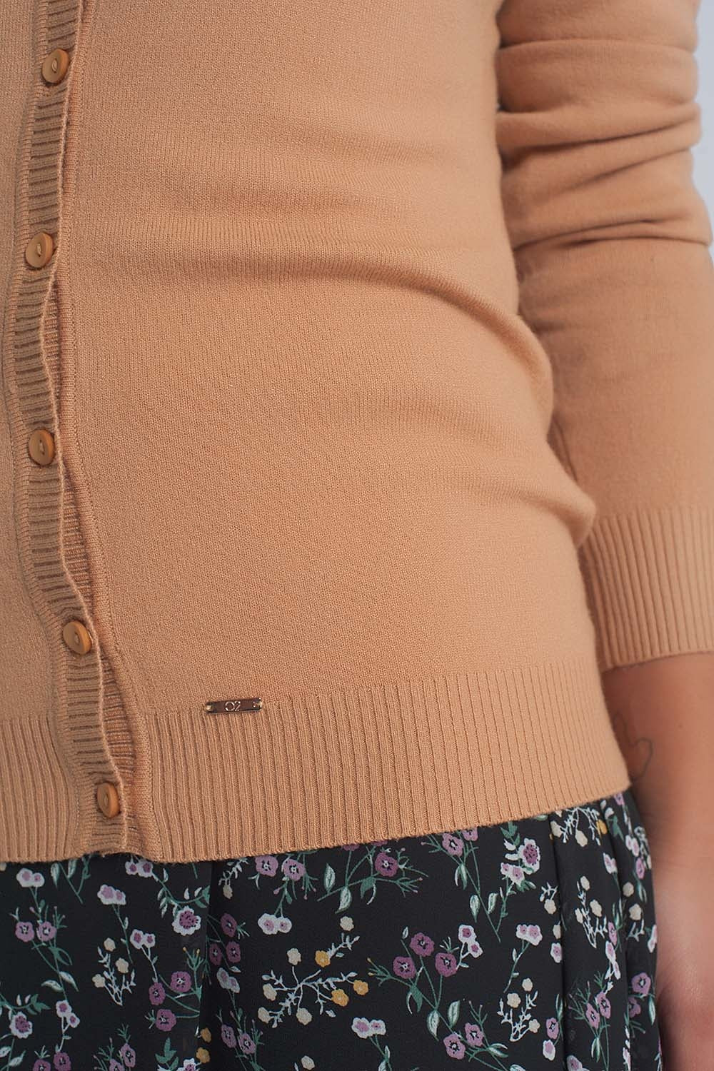 Cardigan corto in maglia cammello con bottoni anteriori