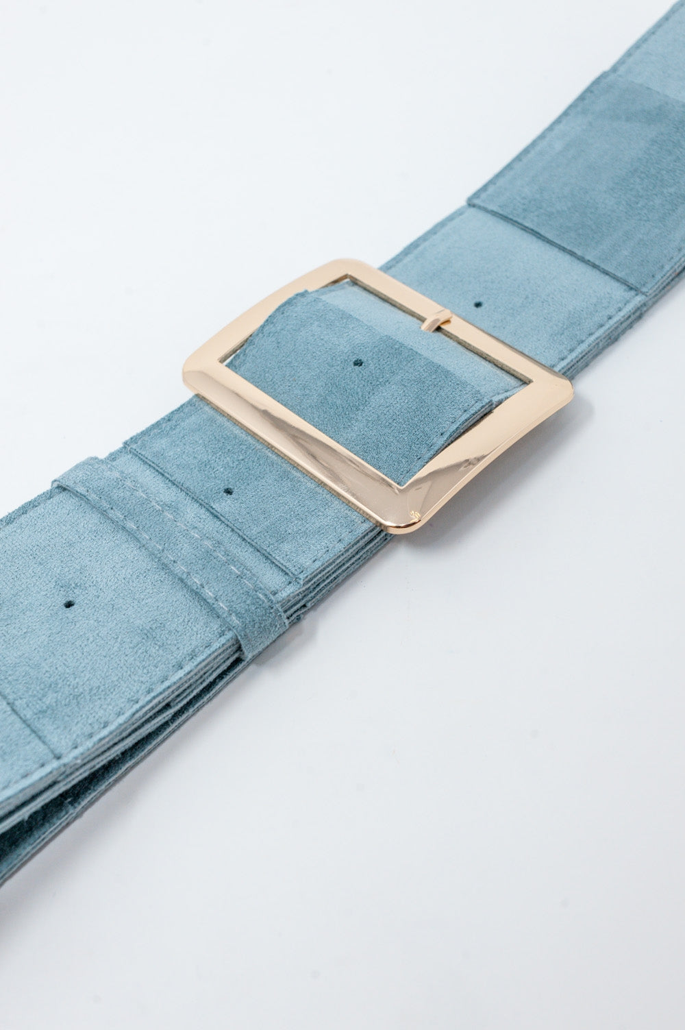 Cintura in camoscio azzurra con fibbia quadrata