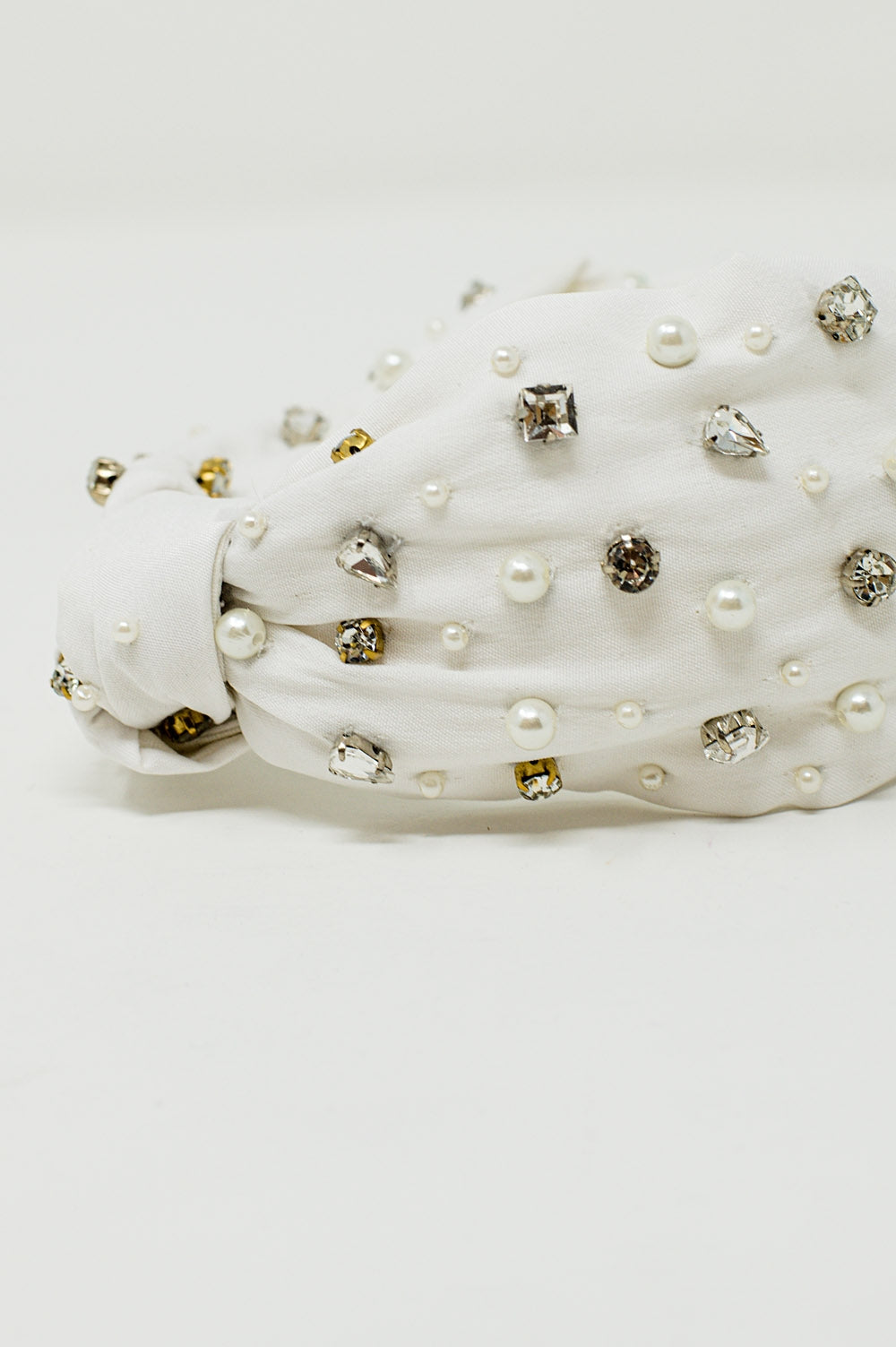 Fascia Bianca con Perle e Strass Decorati