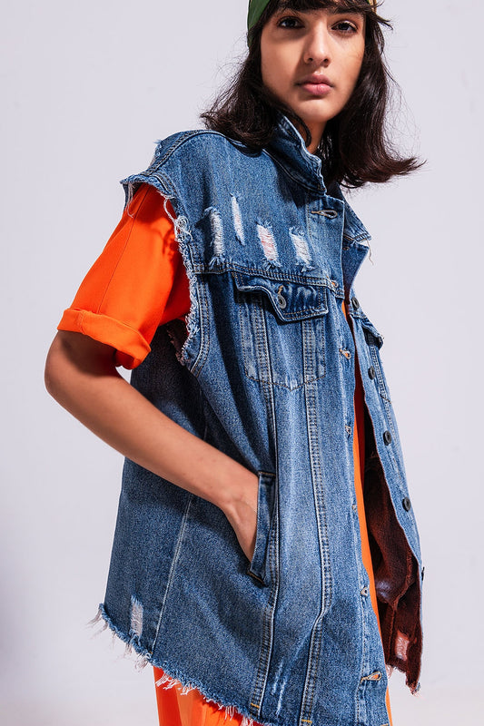 Gilet taglio lungo in denim blu medio con fondo sfrangiato