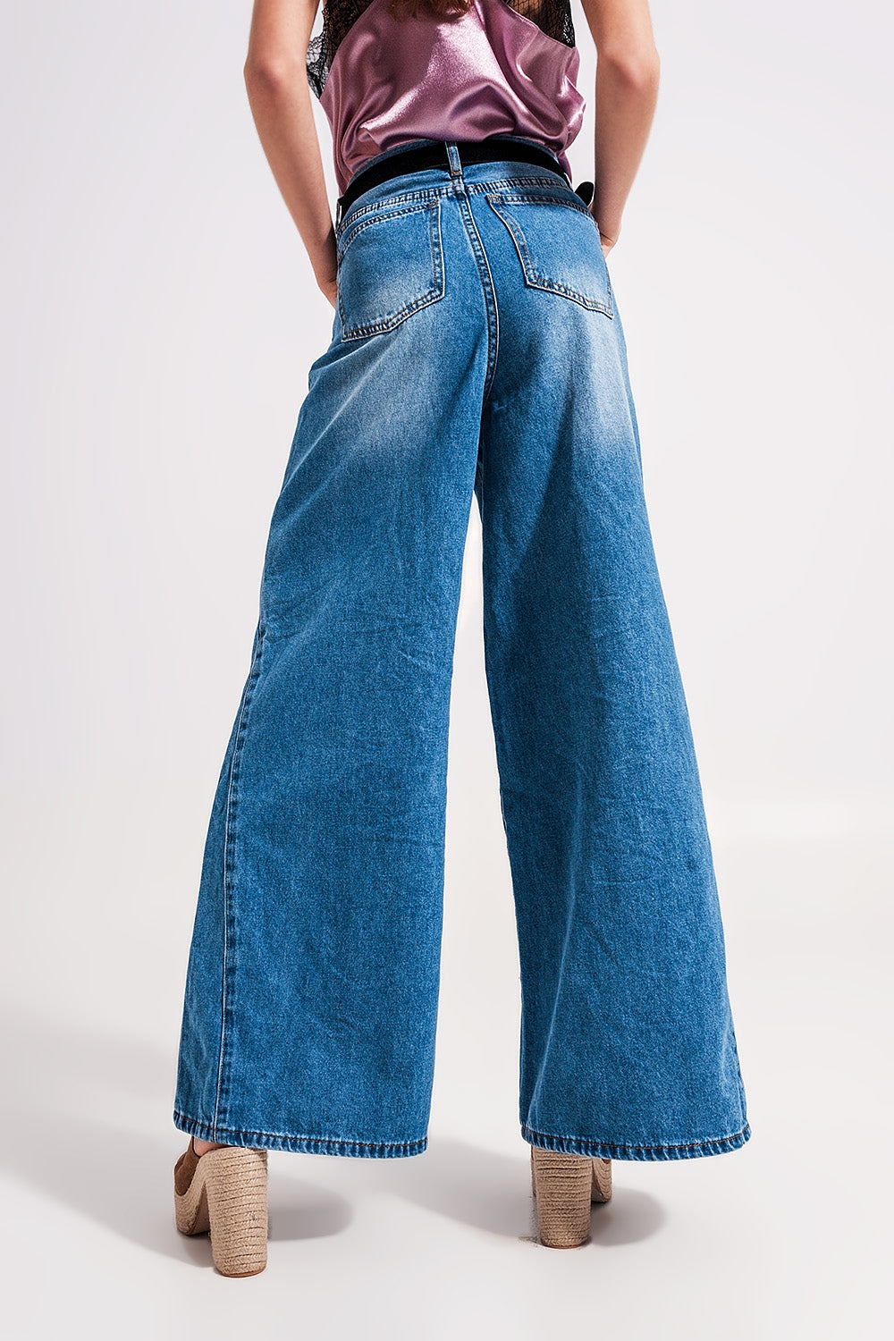 Jeans a fondo ampio lavaggio blu medio