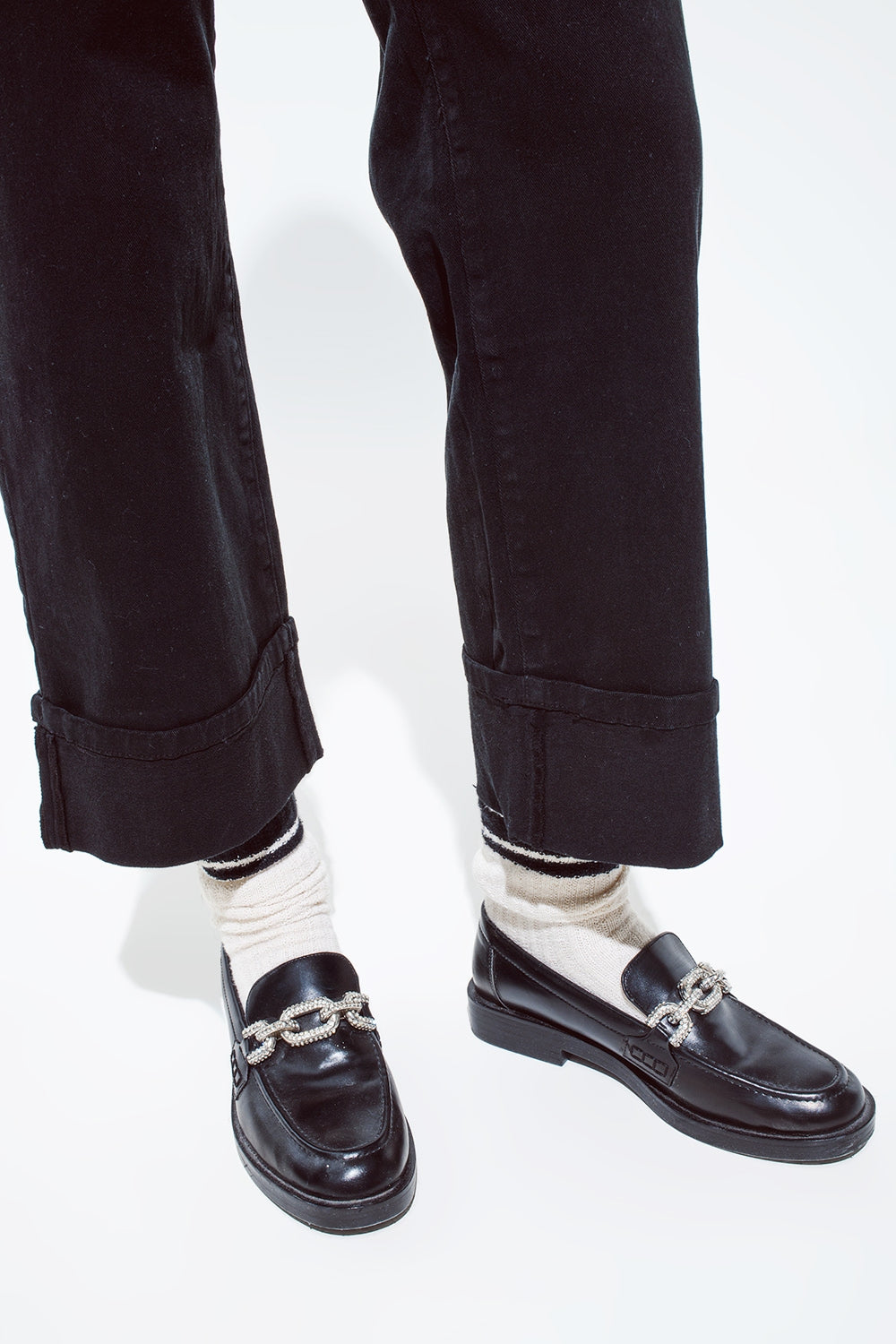 Jeans a gamba dritta in nero con gamba pantalone piegata