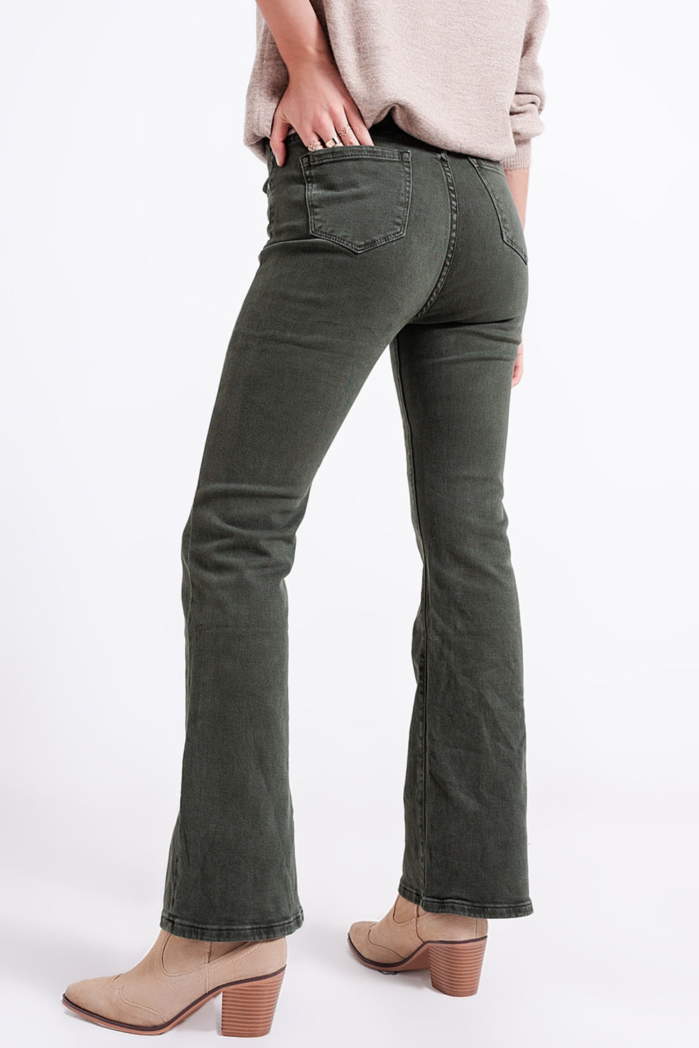 Jeans a zampa color verde oliva