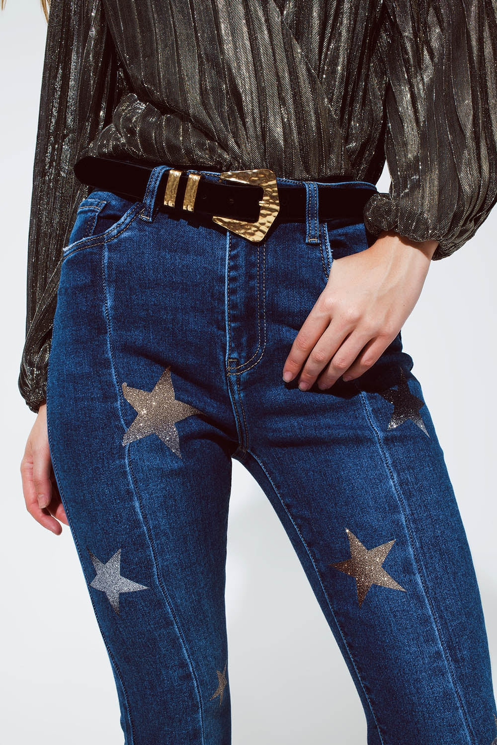 Jeans a zampa con dettagli a stelle lucide in blu