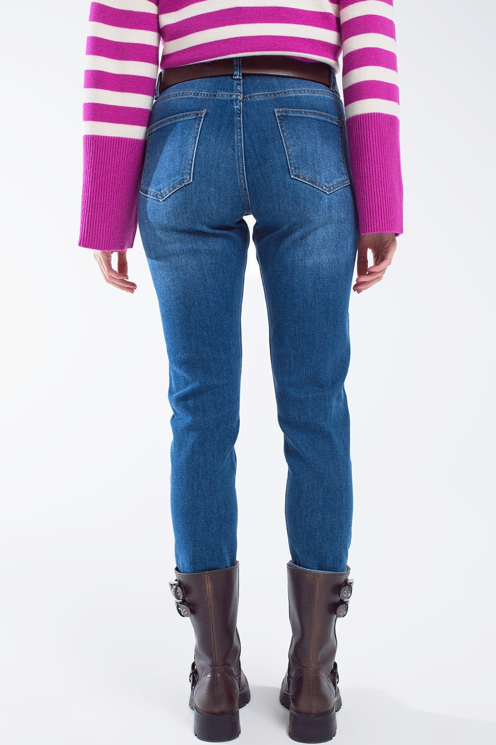 Jeans basic con tasche laterali in lavaggio medio