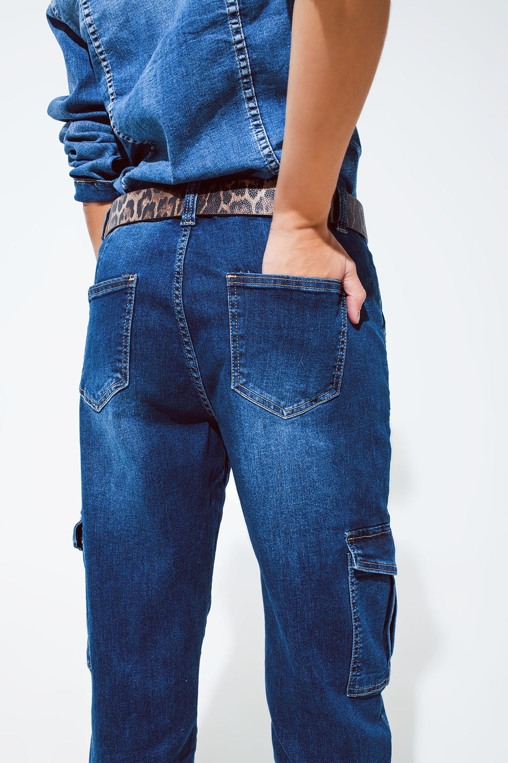 Jeans Cargo con cucitura sul davanti in lavaggio medio