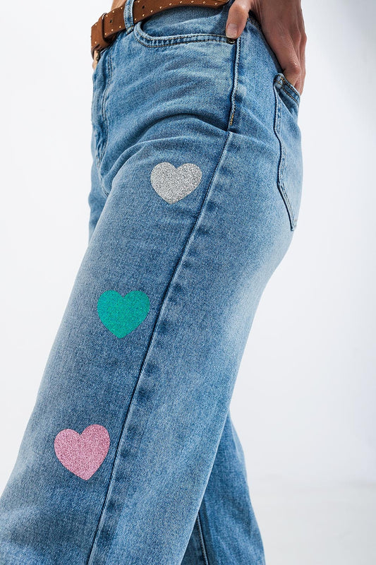 Q2 Jeans dritti a vita alta lavaggio medio con stampa a cuori