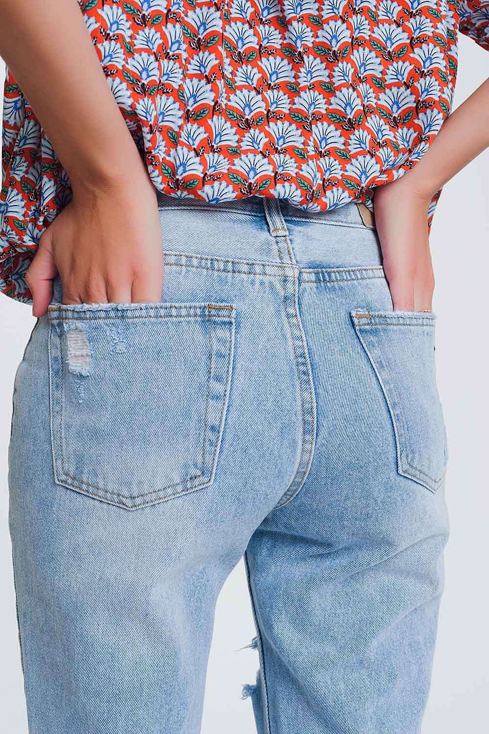 Jeans dritti anni '90 con strapp