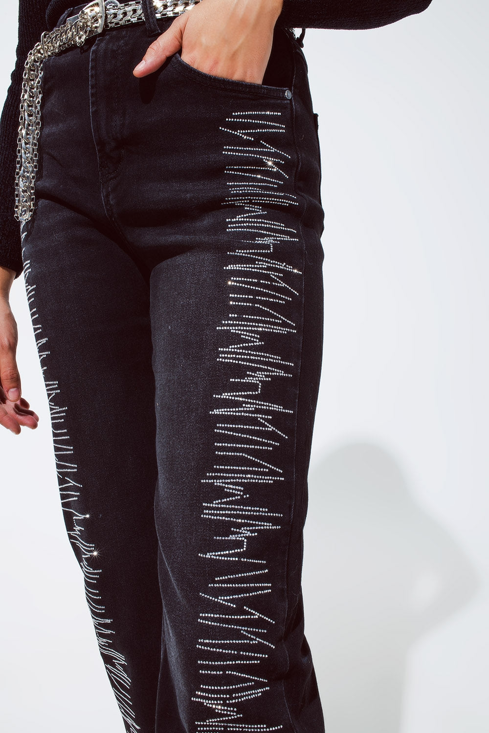 Jeans dritti neri con dettagli in strass argentati