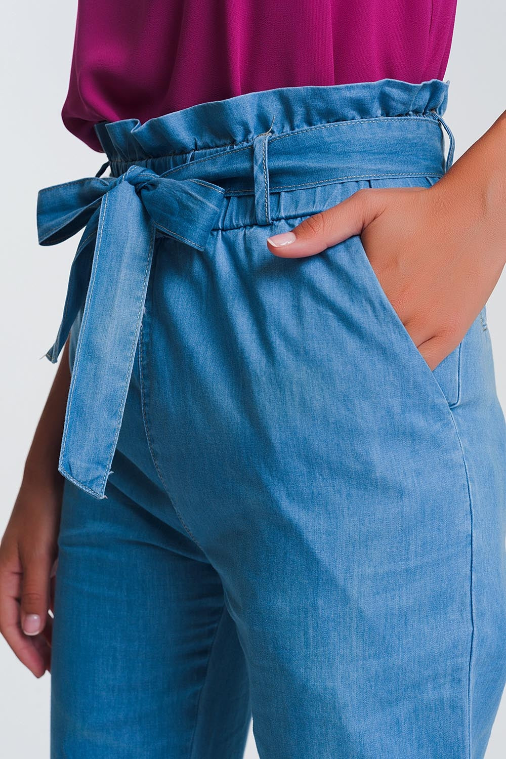Jeans leggeri paperbag con vita raccolta e cintura