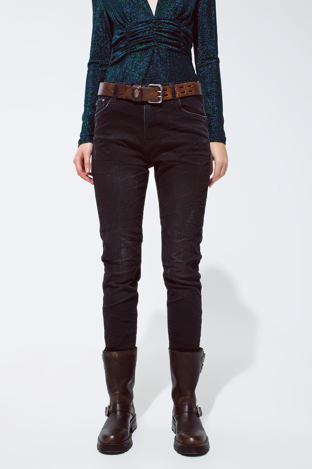 Q2 jeans neri con vita elastica e cordoncino