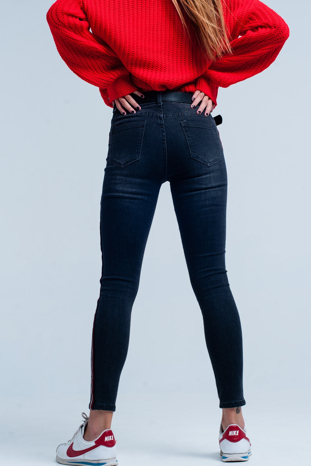 Jeans skinny neri con banda laterale rosso