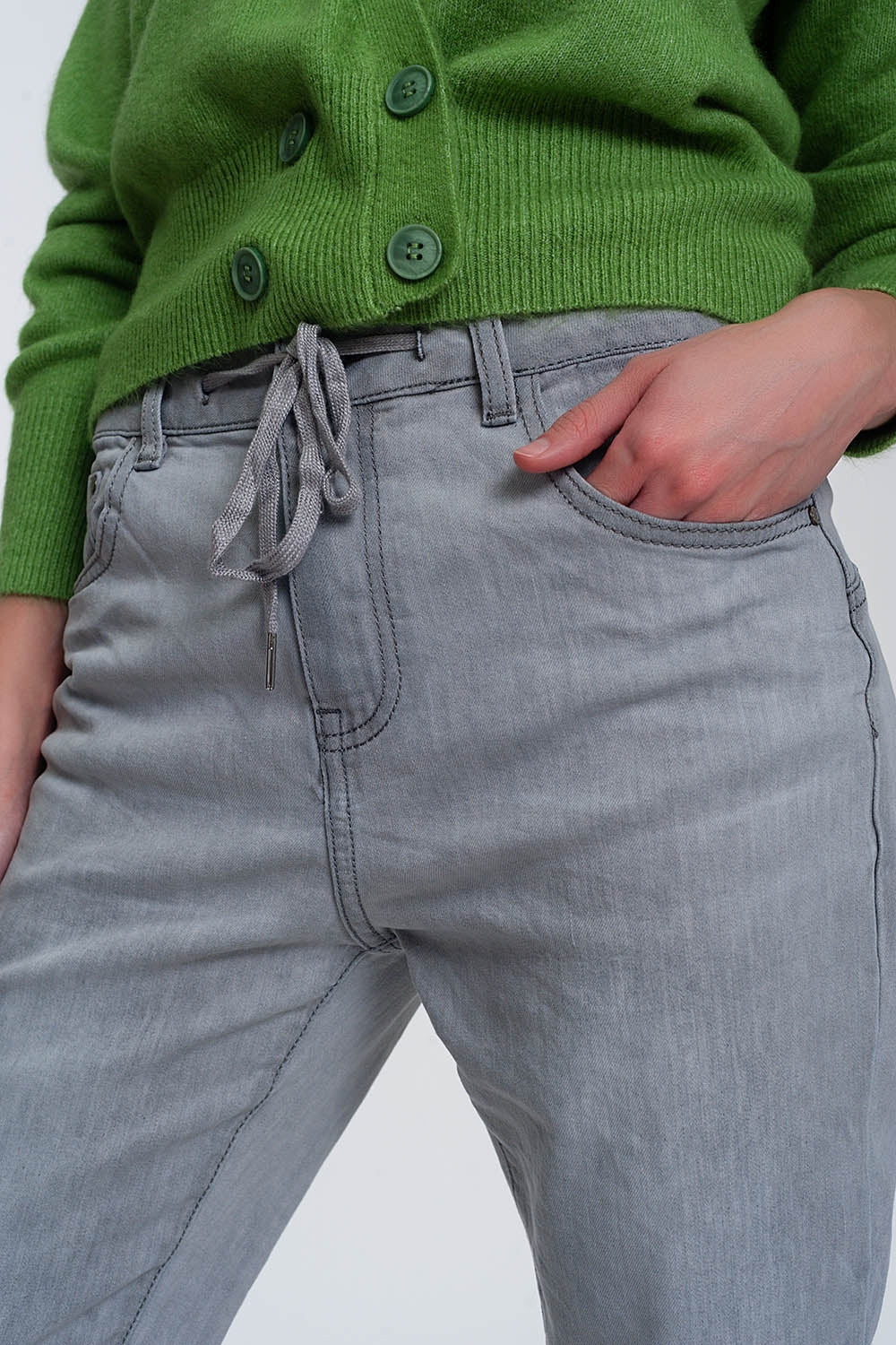 Jeans stile joggers leggeri lavaggio medio grigio