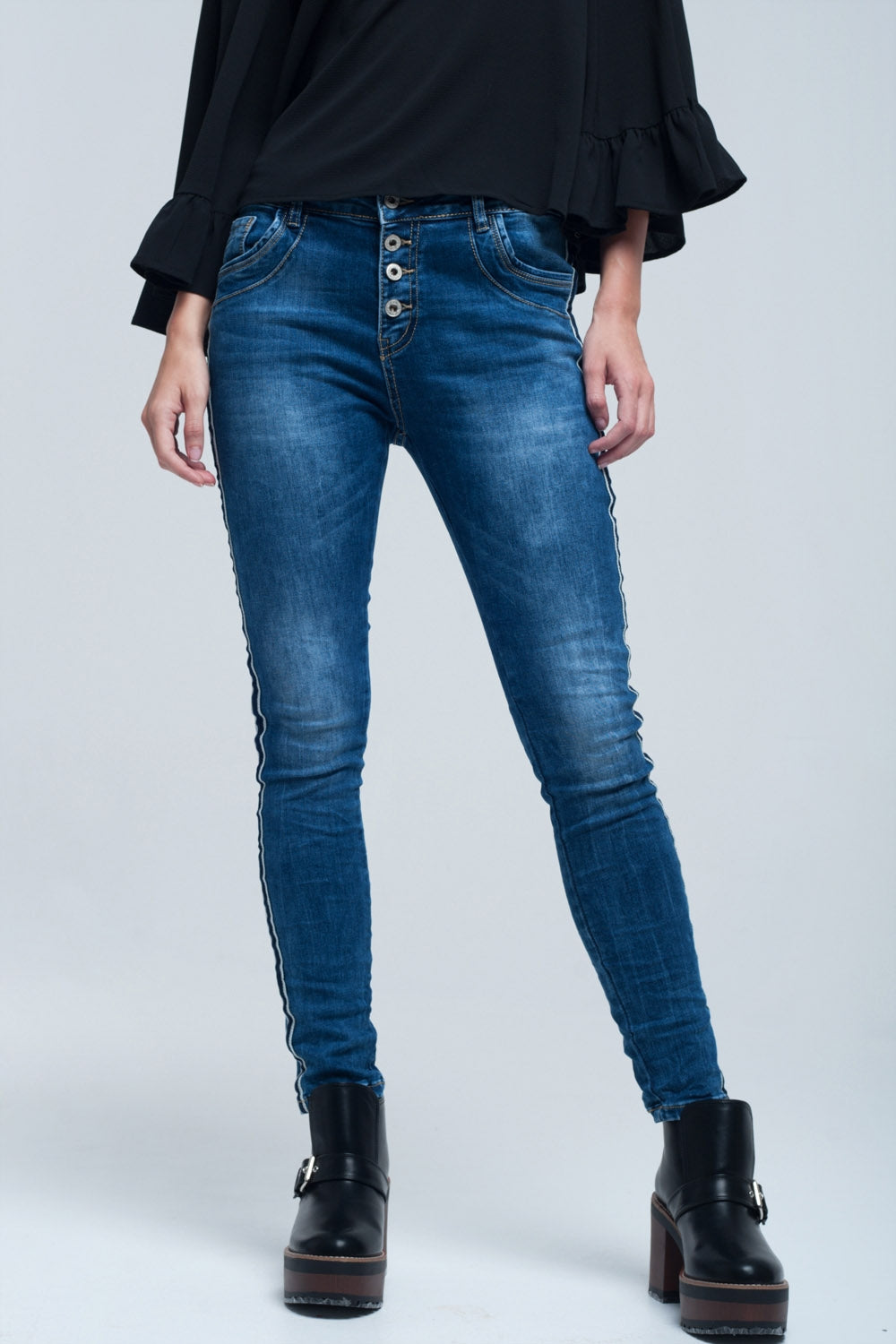 Jeans stretto con strisce sul lato