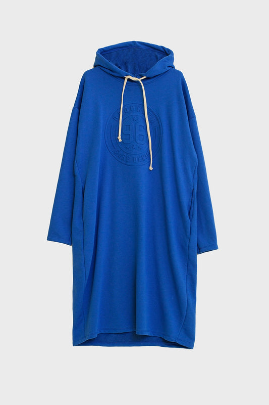 Q2 Maglione oversize in blu scuro con scritta Brooklyn e cordoncini bianchi