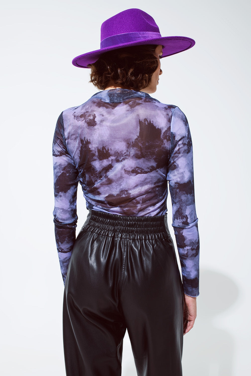 Mesh top cinched at the side with an abstract purple print