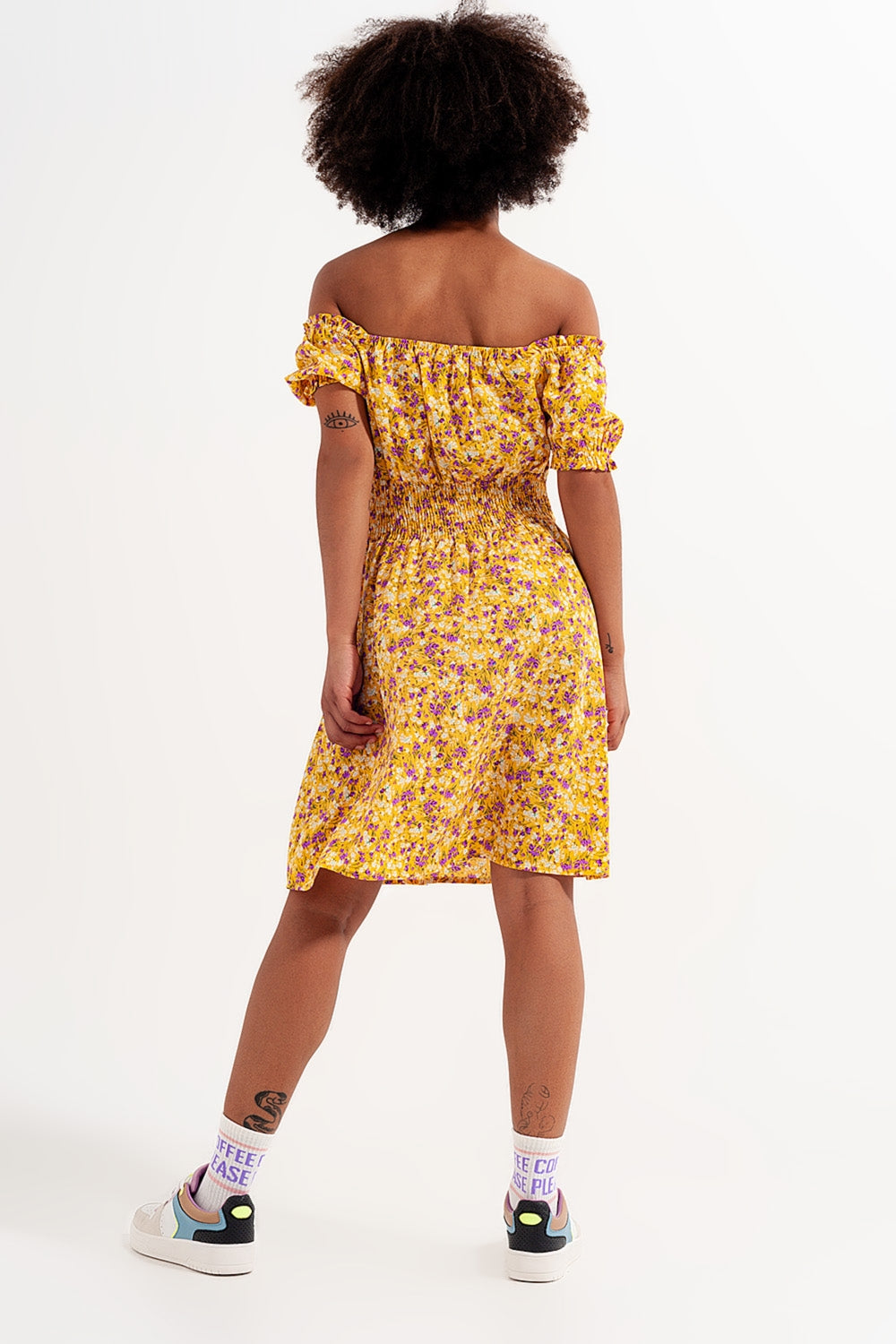 Mini abito con dettaglio a pieghe in stampa floreale giallo