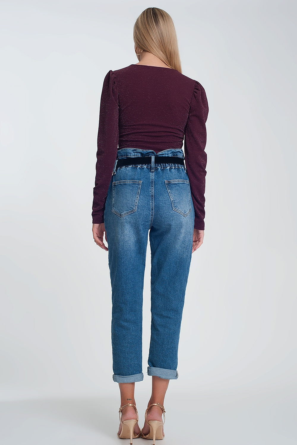 Mom jeans con vita alta arricciata in blu lavaggio scuro