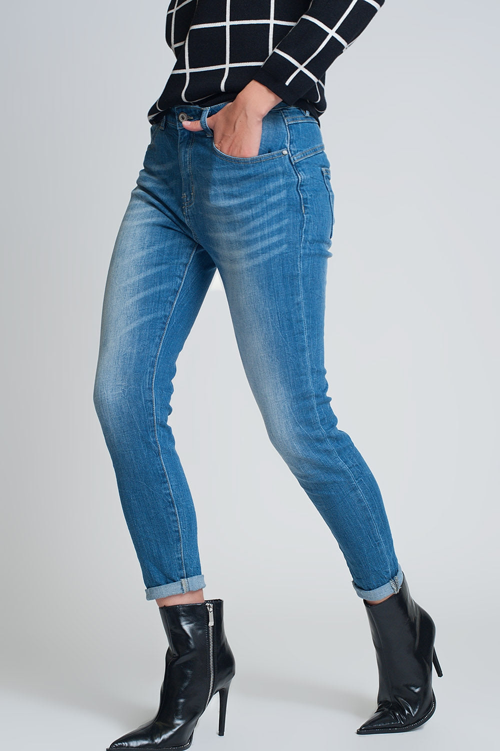Q2 Mom jeans slim a vita alta lavaggio chiaro