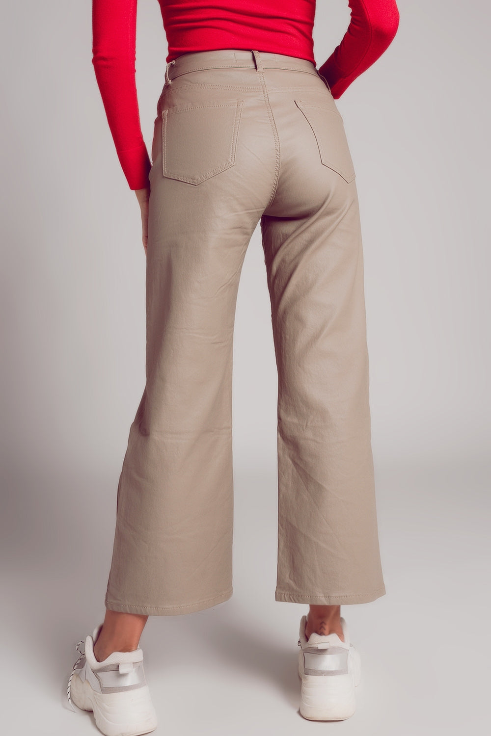 Pantaloni a fondo ampio in pelle sintetica beige
