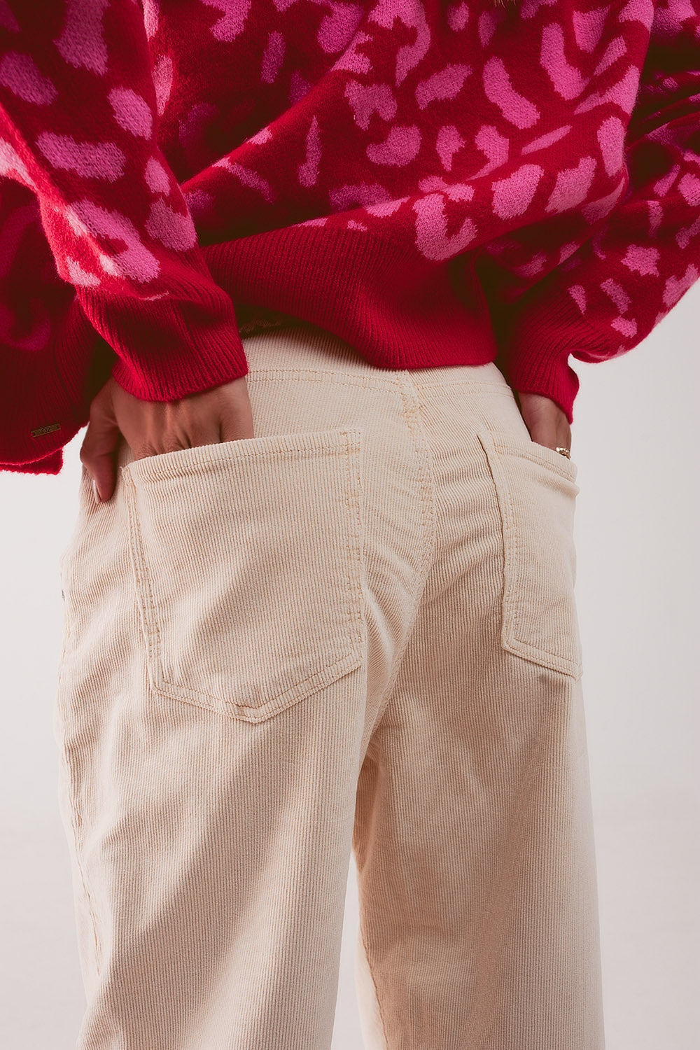 Pantaloni ampi in velluto a coste crema con pinces