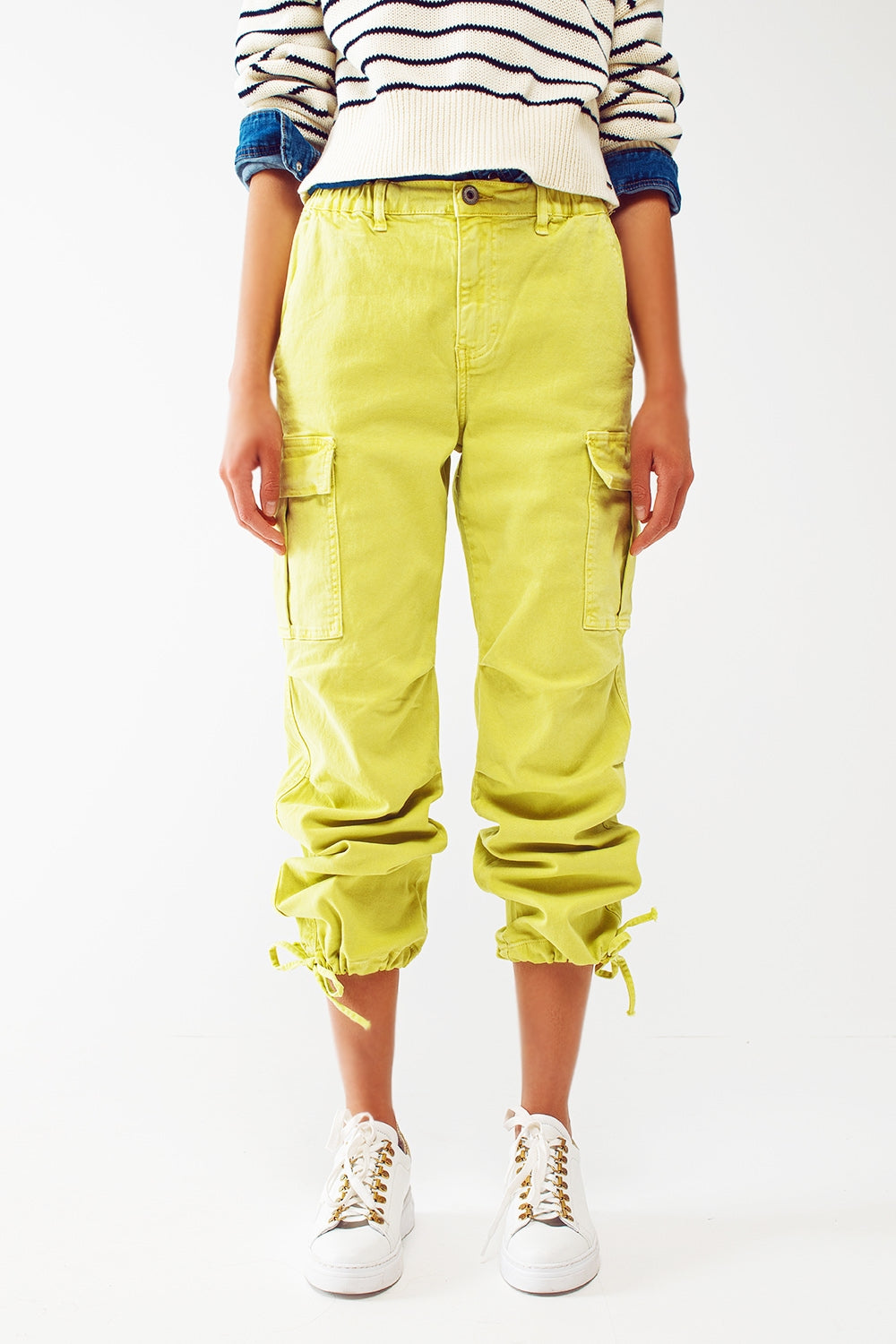 Q2 Pantaloni cargo con estremità a nappine in lime