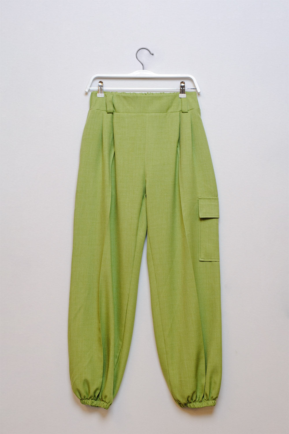 Q2 Pantaloni cargo con tasche e vita stringata in verde