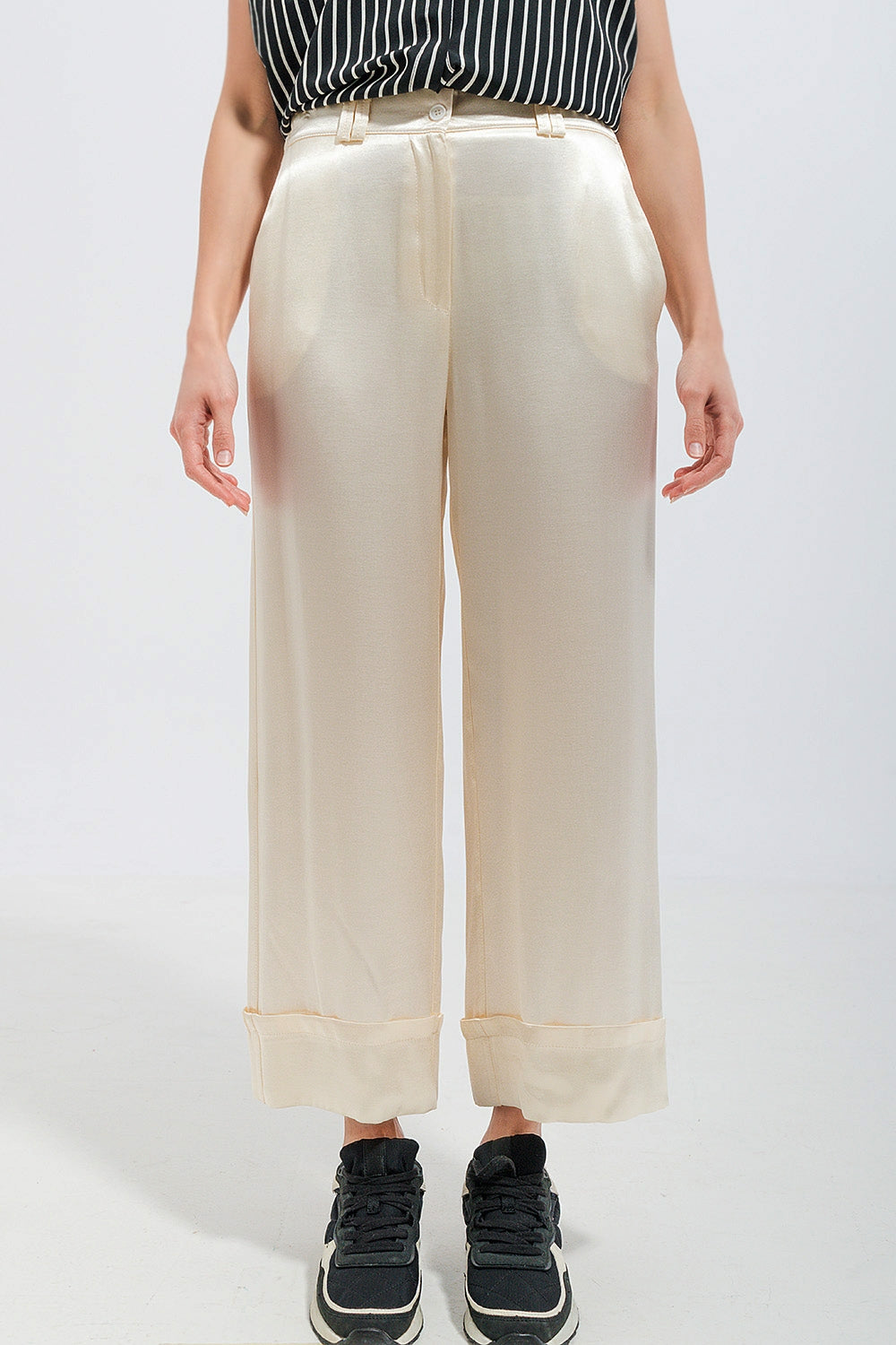 Q2 Pantaloni con fondo ampio in raso colore crema
