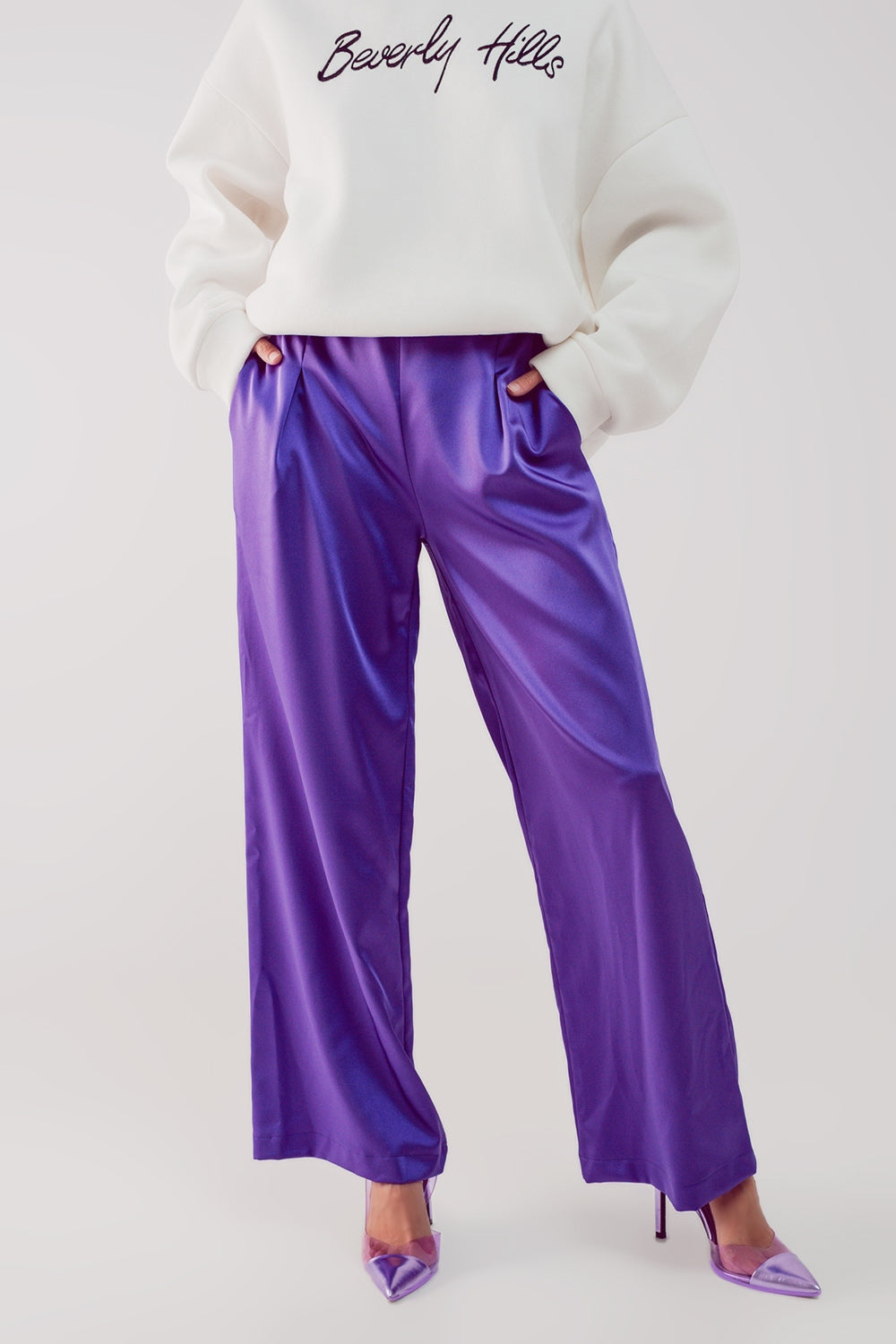 Q2 Pantaloni con pinces a fondo ampio in raso viola