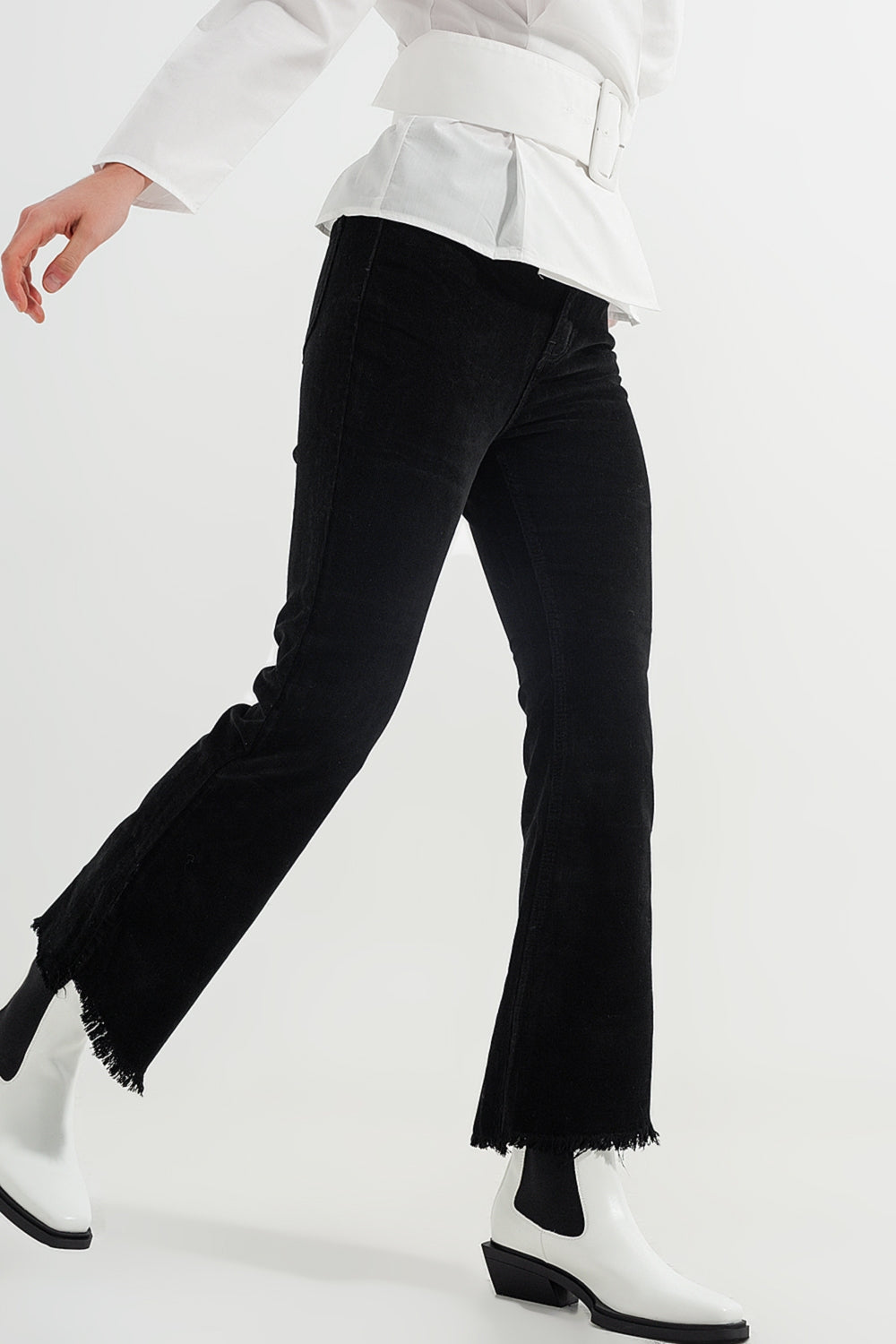 Pantaloni in velluto nero a zampa elasticizzati