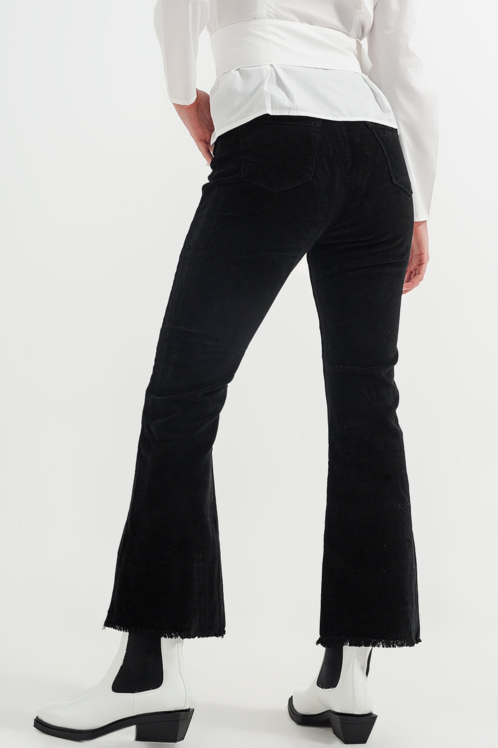 Pantaloni in velluto nero a zampa elasticizzati