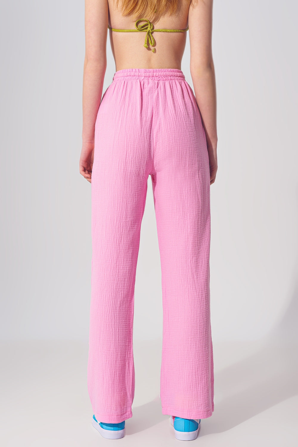 Pantaloni larghi e strutturati in rosa