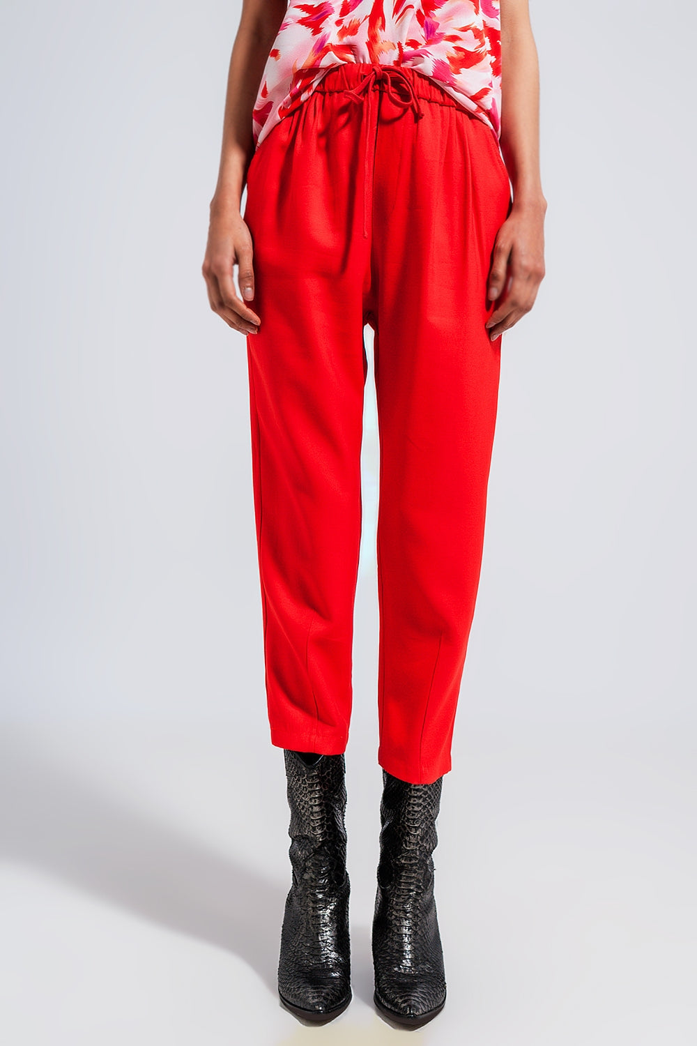 Pantaloni rosso con elastico in vita