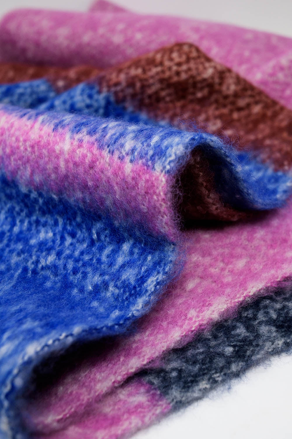 Sciarpa chunky con design a righe in rosa e blu