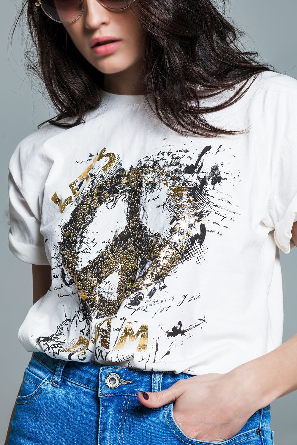 T-shirt a manica corta con disegno grafico Peace Sign sul davanti color crema